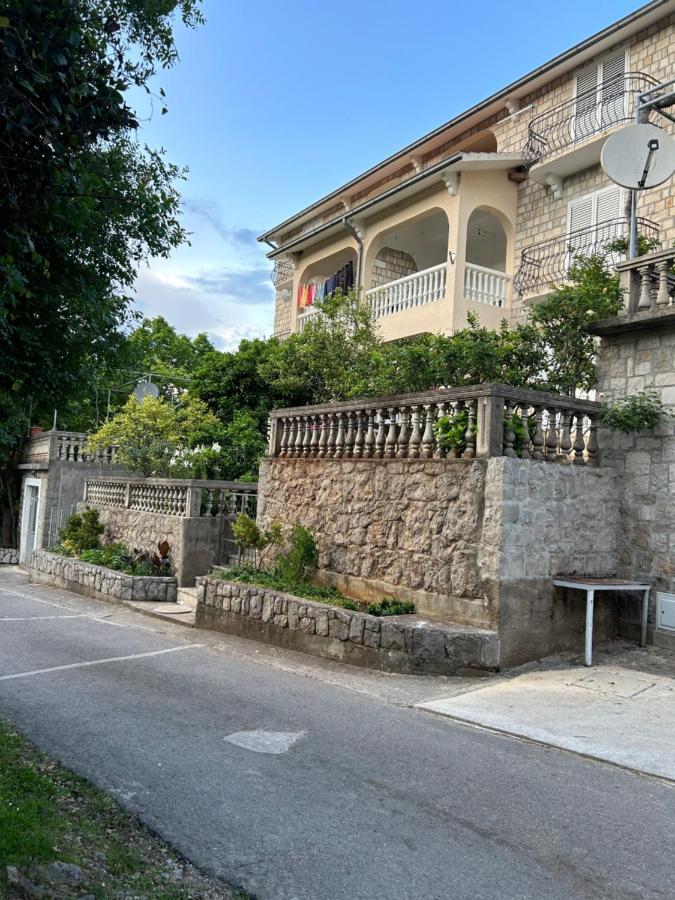 Lazarus Bigova Apartments تيفات المظهر الخارجي الصورة